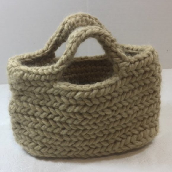 LIKE NEW Hand Crochet Mini Travel Handbag Casual Tote Unlined 10"x3"x6" - Picture 2 of 9